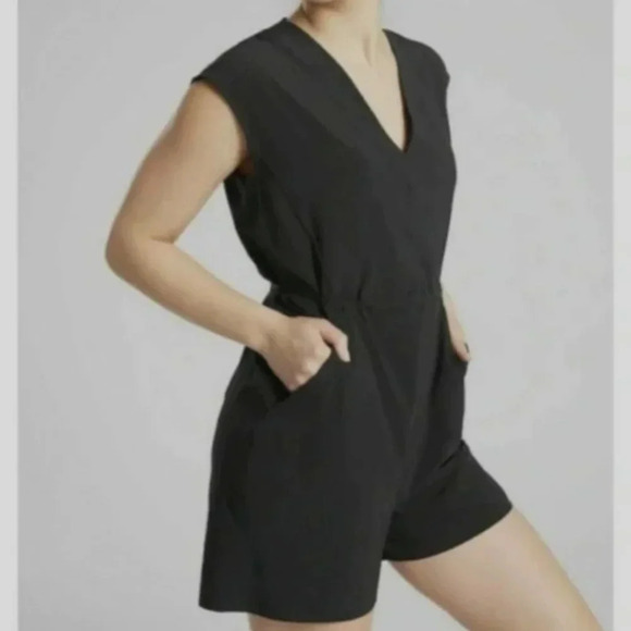 Nwt ATHLETA Marlow Romper Black shorts pullover size 3X - Picture 2 of 7